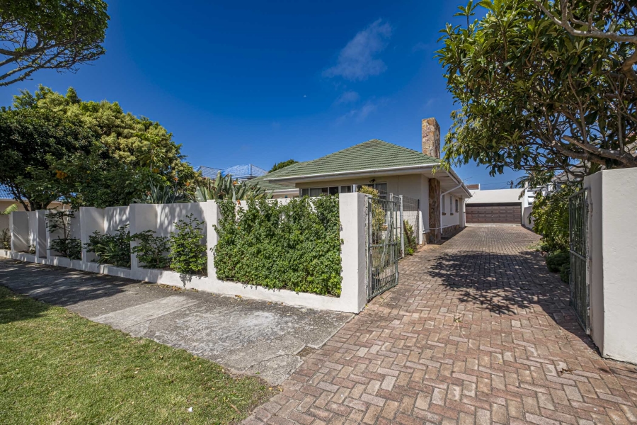 13 Bedroom Property for Sale in Summerstrand Eastern Cape